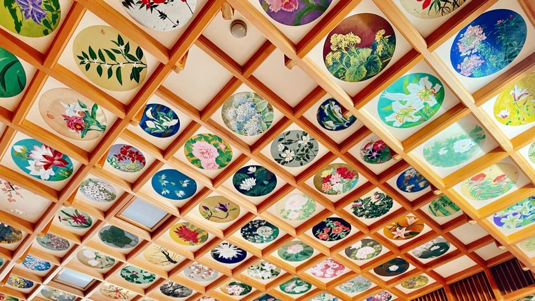 聖徳太子ゆかりの橘寺【往生院の天井画】260点もの華の絵は浄土のよう