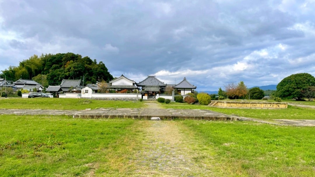 斉明天皇の菩提を弔う【川原寺跡】一塔二金堂式の荘厳な大寺院（奈良県