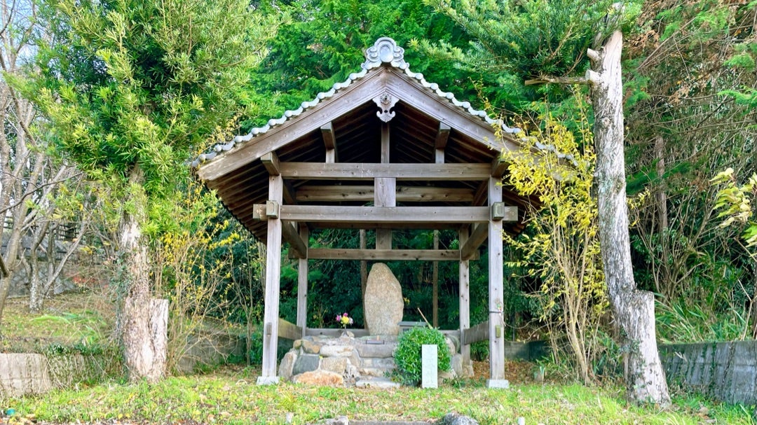 ２４カ２８  曰く付き　神社に祀られていた座敷童子様のさざれ石　霊石　神石 24カ28 曰く付き 神社に祀られていた座敷童子様のさざれ石